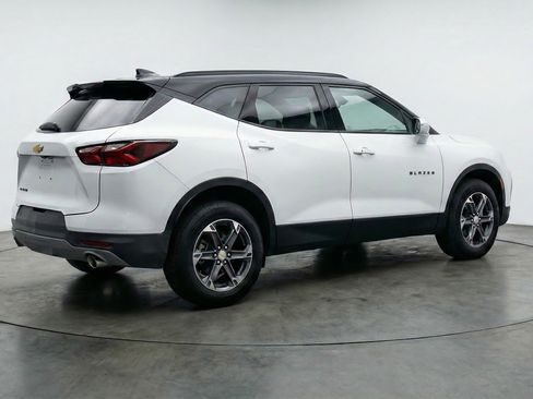 Used 2025 Chevrolet Blazer LT image 9