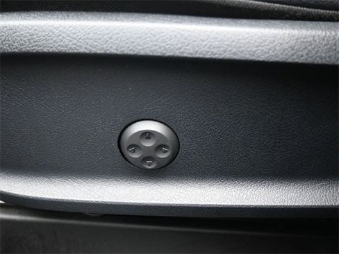 Used 2023 Mercedes-Benz GLB 250 4MATIC image 31