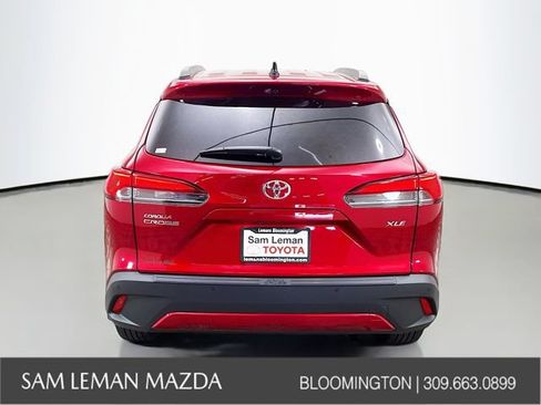Used 2025 Toyota Corolla Cross XLE w/ Convenience Package FWD image 12