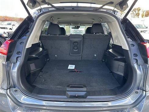 Used 2020 Nissan Rogue SV image 42