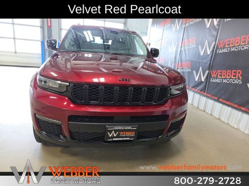 Used 2023 Jeep Grand Cherokee L Limited w/ Black Appearance Package AWD/4WD image 2