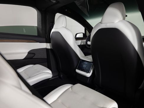 Used 2023 Tesla Model X AWD/4WD image 26