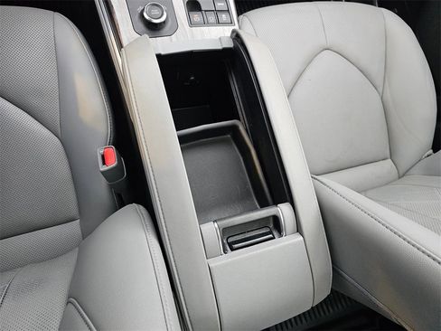 Used 2023 Toyota Highlander Platinum image 30