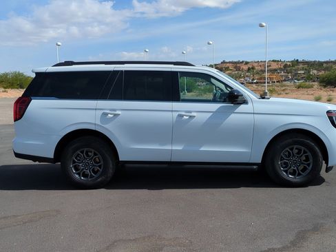 Used 2025 Ford Expedition Active image 2