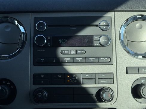 Used 2015 Ford F250 XLT w/ XLT Interior Package image 3