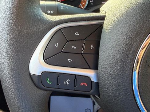 Used 2023 Jeep Renegade Latitude AWD/4WD image 17