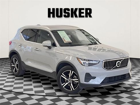 Used 2024 Volvo XC40 B5 Core image 1