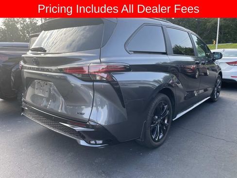 Used 2025 Toyota Sienna XSE w/ XSE Plus Package FWD image 9