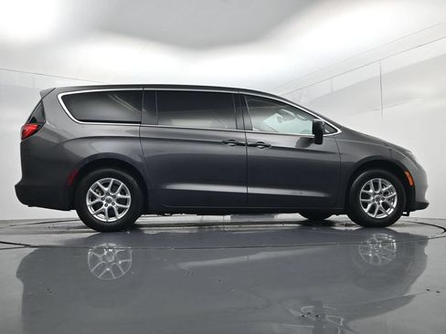 Used 2023 Chrysler Voyager LX FWD image 42