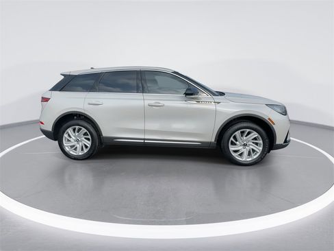 Used 2023 Lincoln Corsair FWD image 9