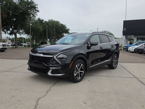 Certified 2024 Kia Sportage EX w/ EX Premium Package AWD/4WD image 4