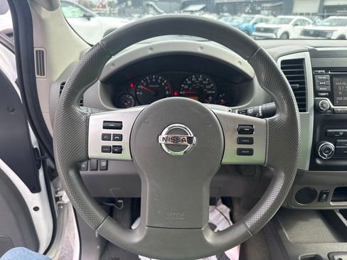 Used 2016 Nissan Frontier SV image 14