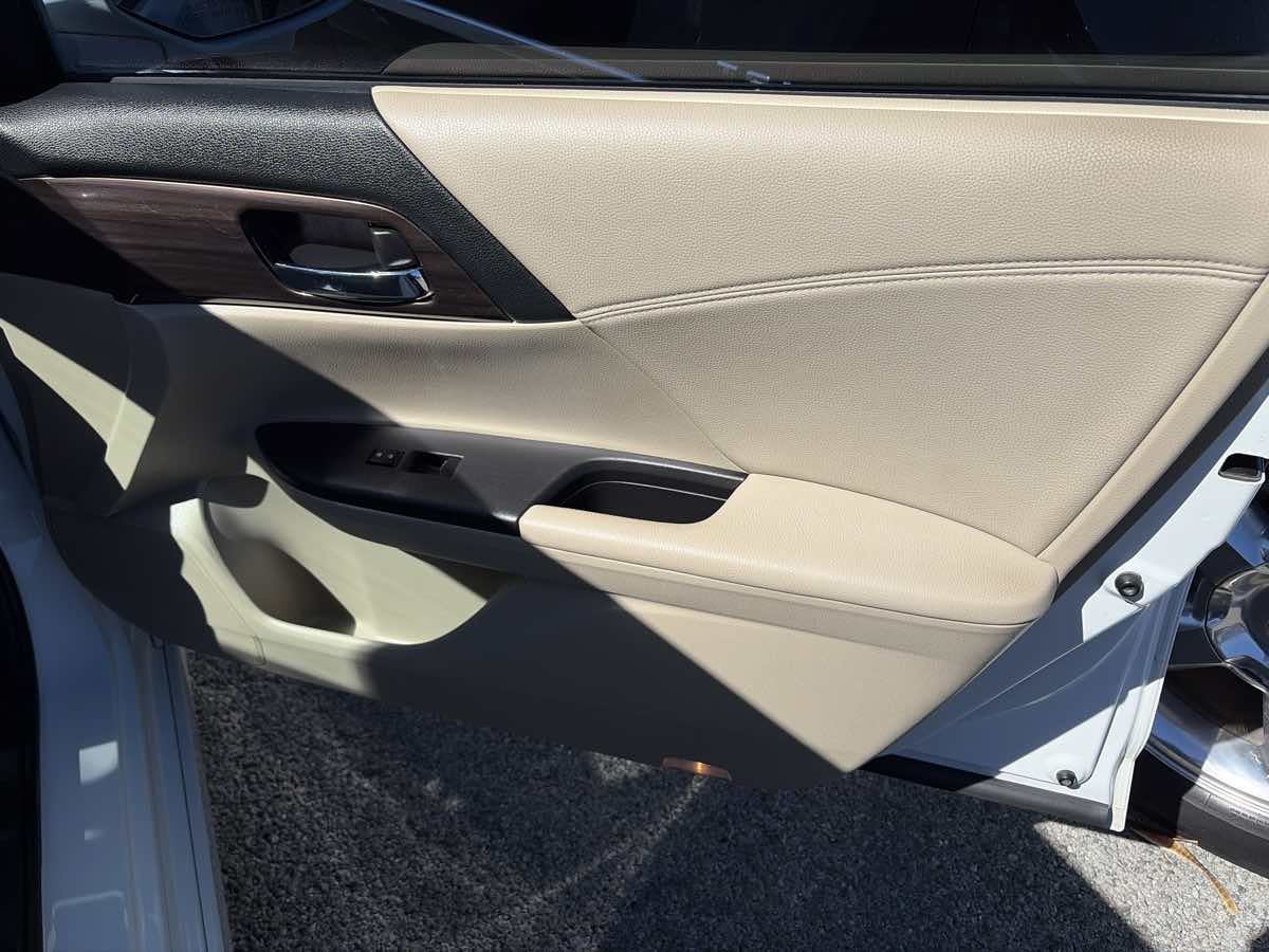 Used 2017 Honda Accord Touring image 28