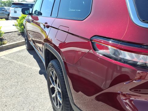 Used 2024 Jeep Grand Cherokee L Limited w/ Luxury Tech Group II AWD/4WD image 19