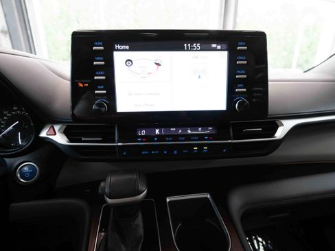 Used 2021 Toyota Sienna XLE FWD image 17