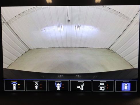 Used 2024 GMC Yukon AT4 w/ Technology Package image 37