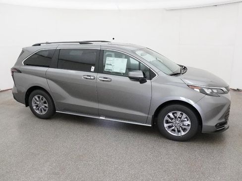 New 2026 Toyota Sienna XLE FWD image 53
