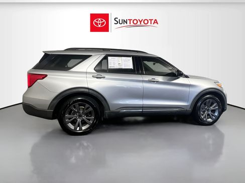 Used 2022 Ford Explorer XLT w/ Equipment Group 202A RWD image 2