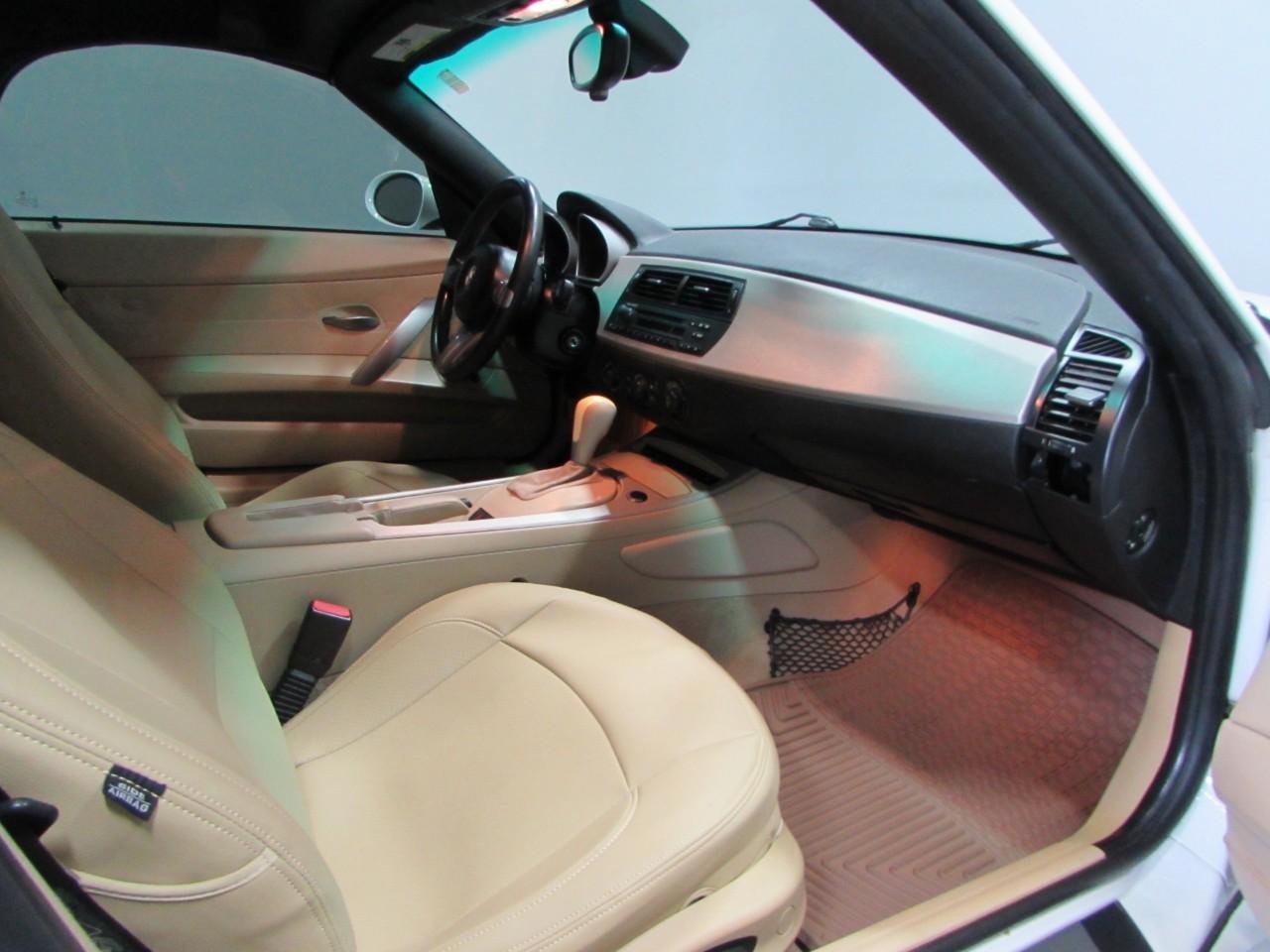 Used 2005 BMW Z4 3.0i RWD image 16