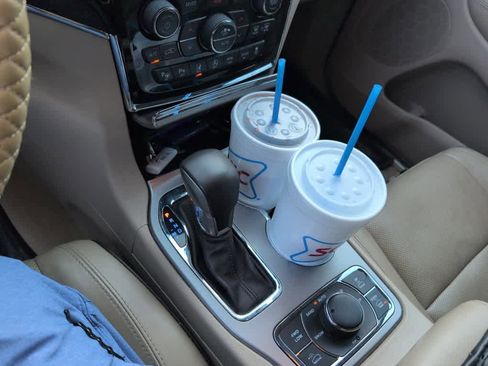 Used 2021 Jeep Grand Cherokee Overland image 12