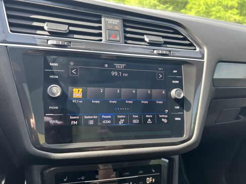 Certified 2023 Volkswagen Tiguan SE R-Line FWD image 21