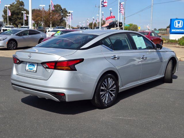 Used 2025 Nissan Altima 2.5 SV FWD image 4