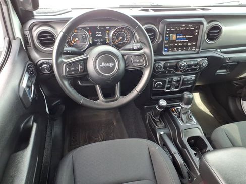 Used 2022 Jeep Gladiator Mojave AWD/4WD image 13