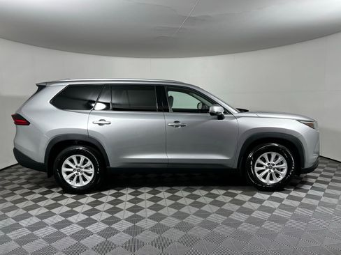 Used 2026 Toyota Grand Highlander XLE FWD image 4