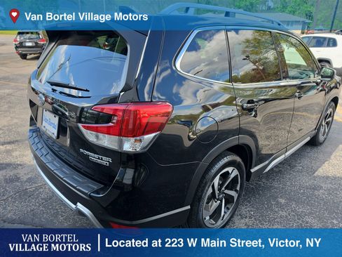 Used 2022 Subaru Forester Touring AWD/4WD image 5