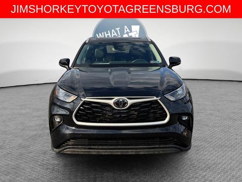 Used 2023 Toyota Highlander XLE AWD/4WD image 9