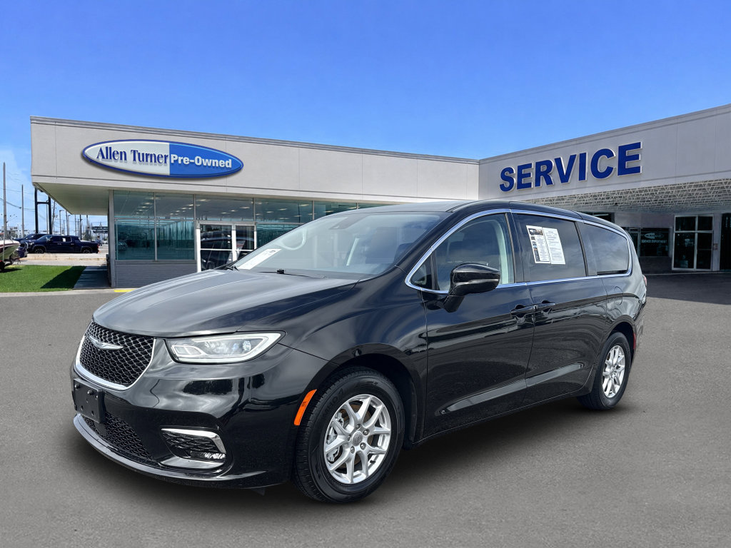 Used 2024 Chrysler Pacifica Touring-L FWD image 4