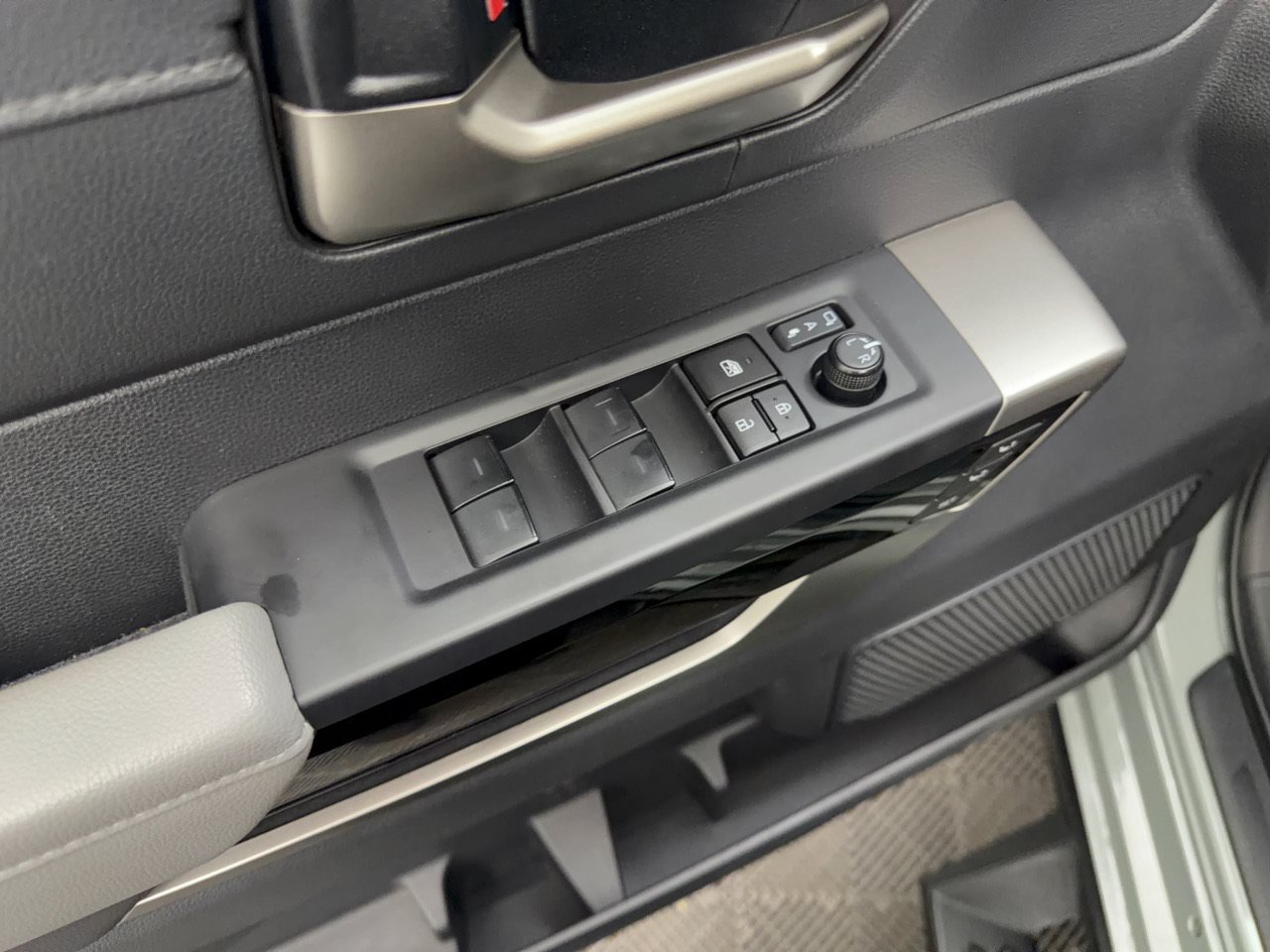 Used 2024 Toyota Tundra Limited AWD/4WD image 15