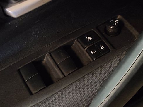 Used 2021 Toyota Corolla LE FWD image 27
