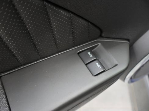 Used 2011 Ford Mustang Shelby GT500 w/ SVT Performance Pkg image 34