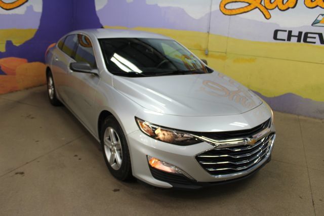 Used 2022 Chevrolet Malibu LS FWD image 2