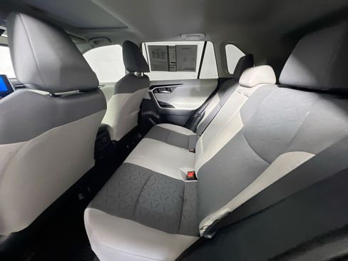 Used 2025 Toyota RAV4 XLE w/ Convenience Package FWD image 29