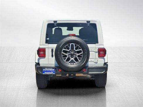 Used 2024 Jeep Wrangler Sahara image 5