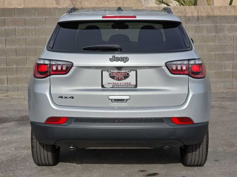 Used 2026 Jeep Compass Latitude AWD/4WD image 7