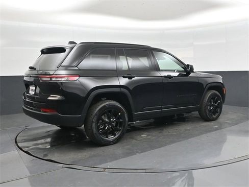 New 2025 Jeep Grand Cherokee Altitude image 3