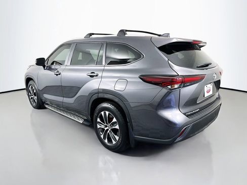 Used 2024 Toyota Highlander XLE image 7