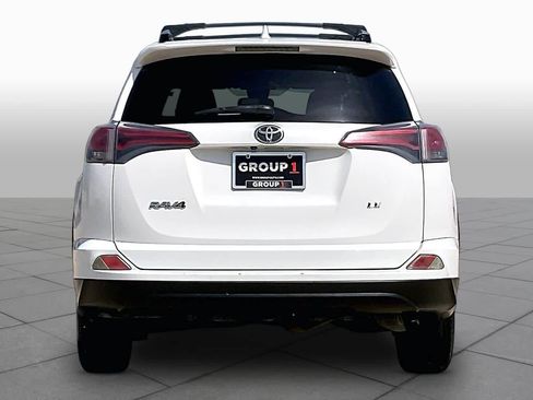 Used 2017 Toyota RAV4 LE FWD image 4