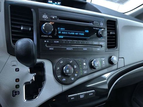 Used 2012 Toyota Sienna LE w/ Towing Pkg image 20