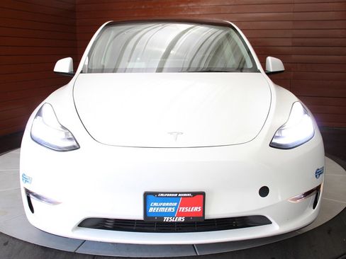 Used 2021 Tesla Model Y Long Range image 19