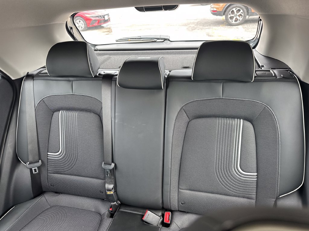Used 2026 Hyundai Venue SEL FWD image 21