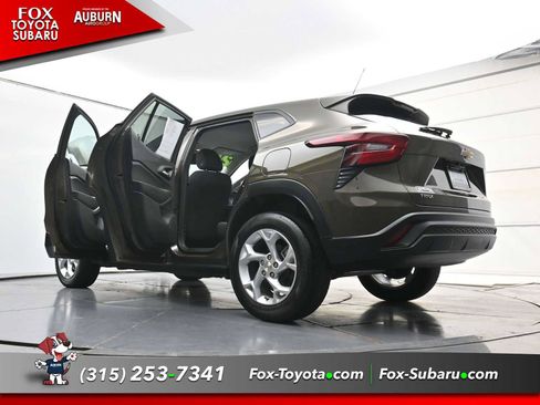 Used 2024 Chevrolet Trax LS w/ LS Convenience Package FWD image 34