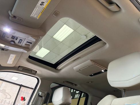 Used 2017 Cadillac Escalade ESV Luxury image 8