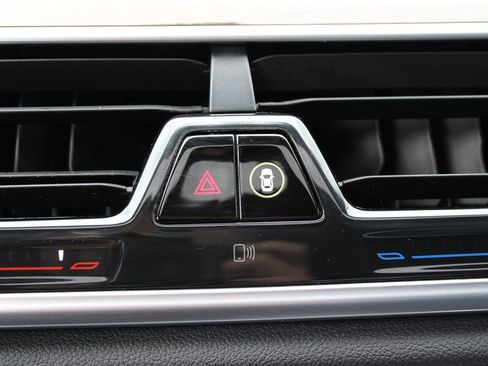 Used 2016 BMW 750i xDrive image 35