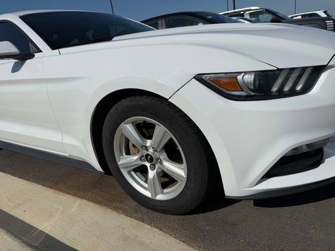 Used 2017 Ford Mustang Coupe RWD image 28