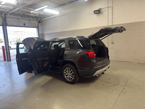 Used 2017 GMC Acadia SLE AWD/4WD image 12