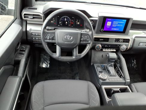 Certified 2025 Toyota Tacoma SR5 AWD/4WD image 10